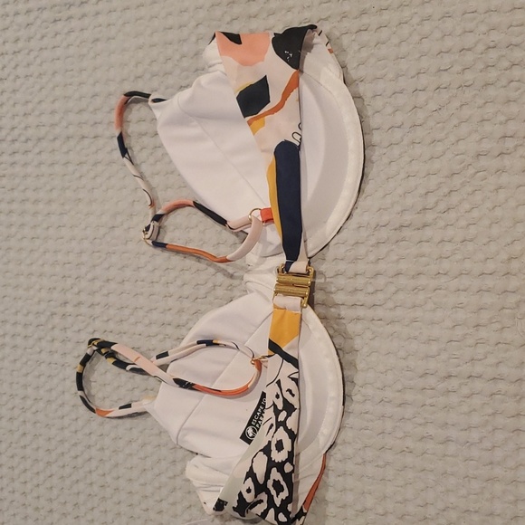 Escape to Paradise Ibiza Print Bikini Top (#11) - Picture 6 of 6